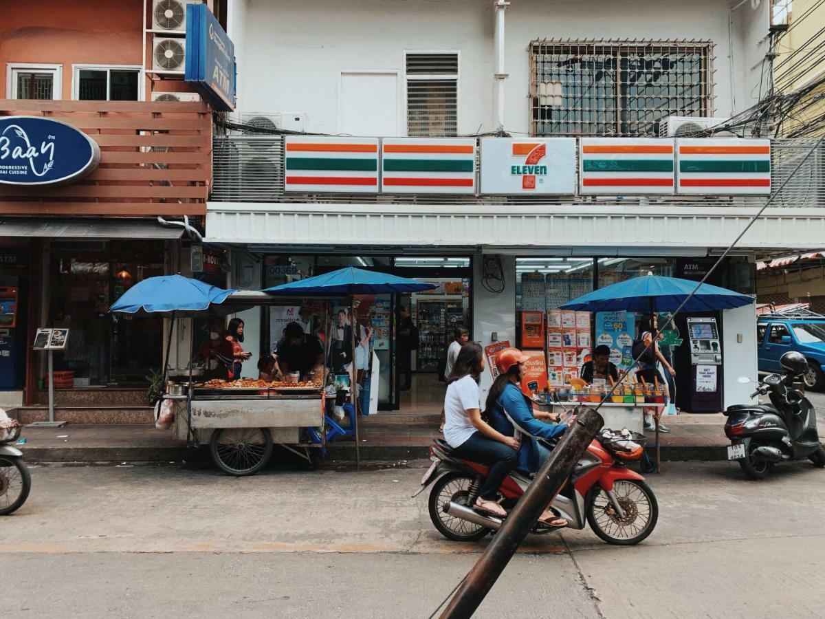 Hostel Oasis Cafe And Nap Bangkok Exterior foto