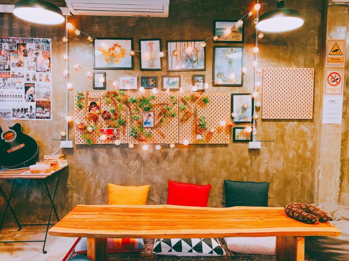 Hostel Oasis Cafe And Nap Bangkok Exterior foto
