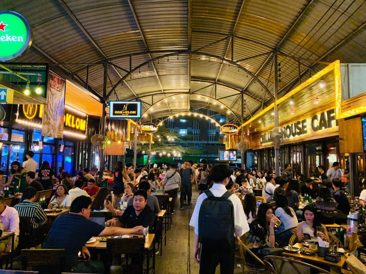 Hostel Oasis Cafe And Nap Bangkok Exterior foto